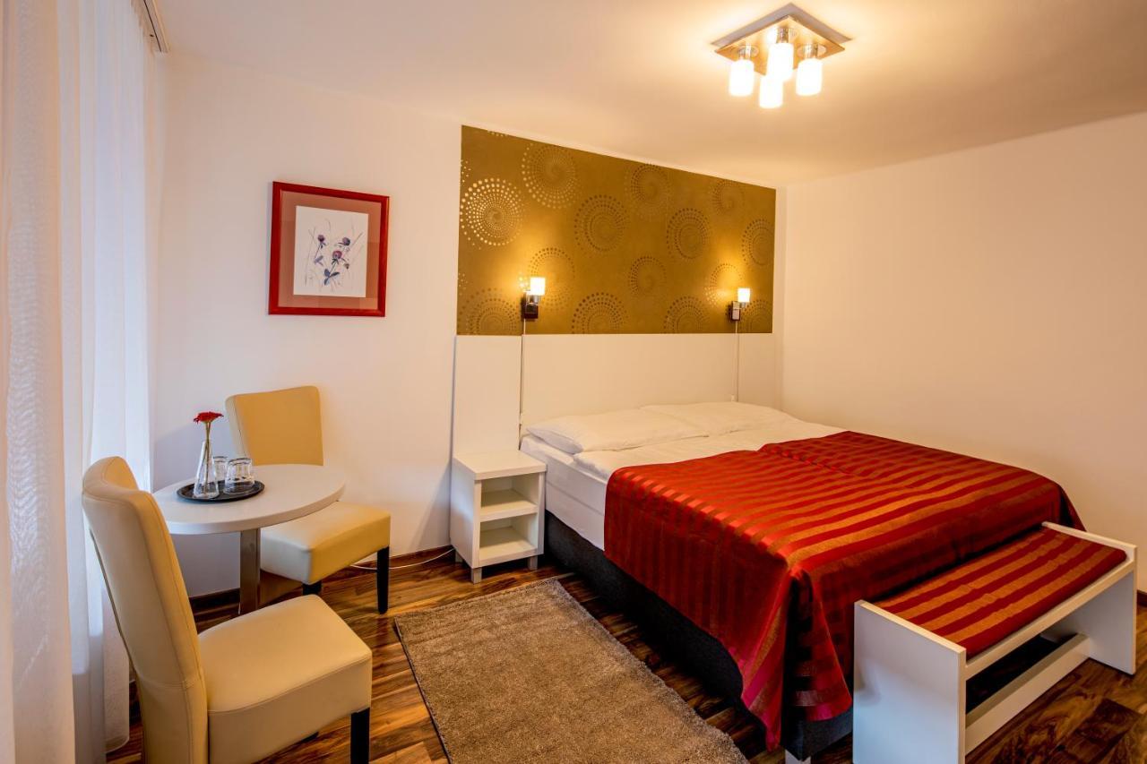 Riviera Rooms Vendegszobak Mosonmagyarovar Exterior photo
